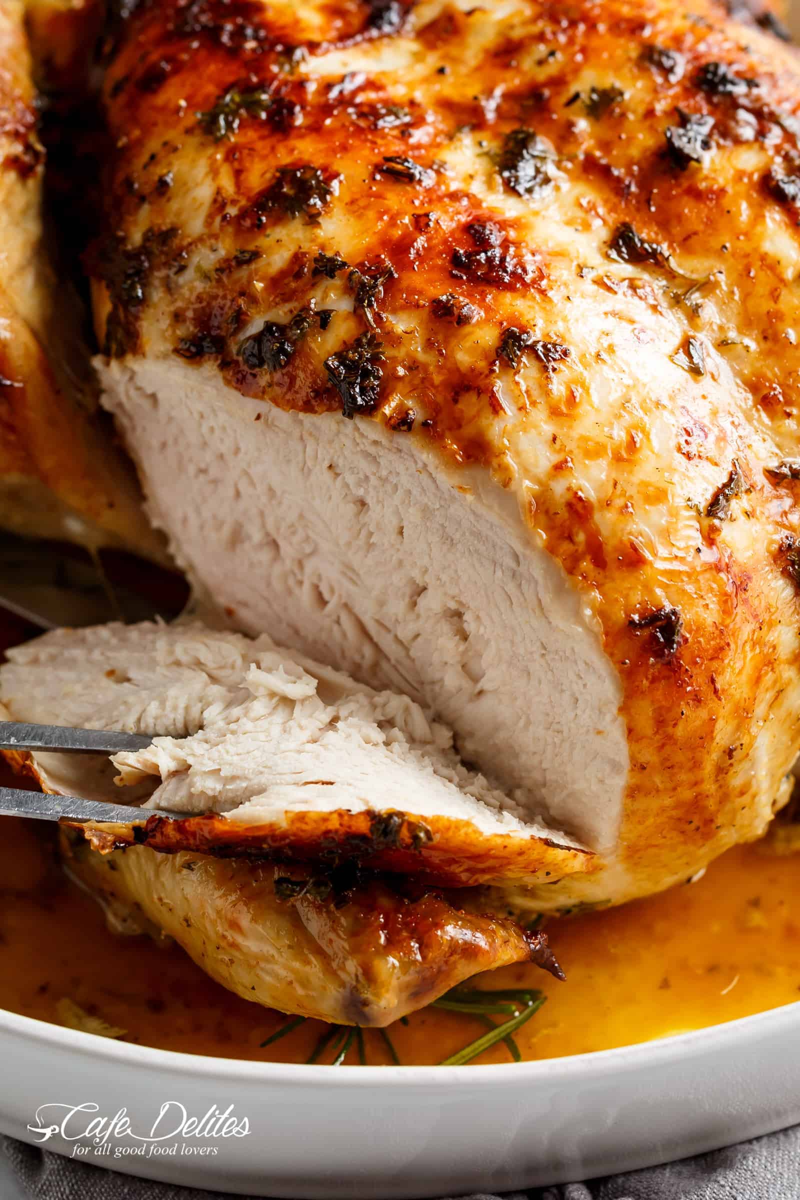 Nothing beats an easy to make and even easier to prepare roast chook! | cafedelites.com