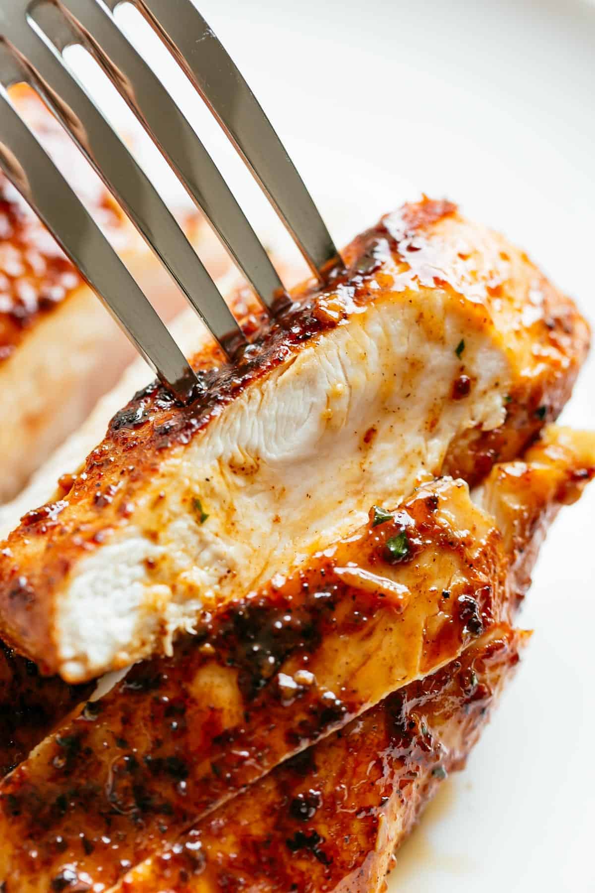 Sliced juicy oven baked chicken breast #easychicken #dinner #recipe #bakedchicken #chickenbreast