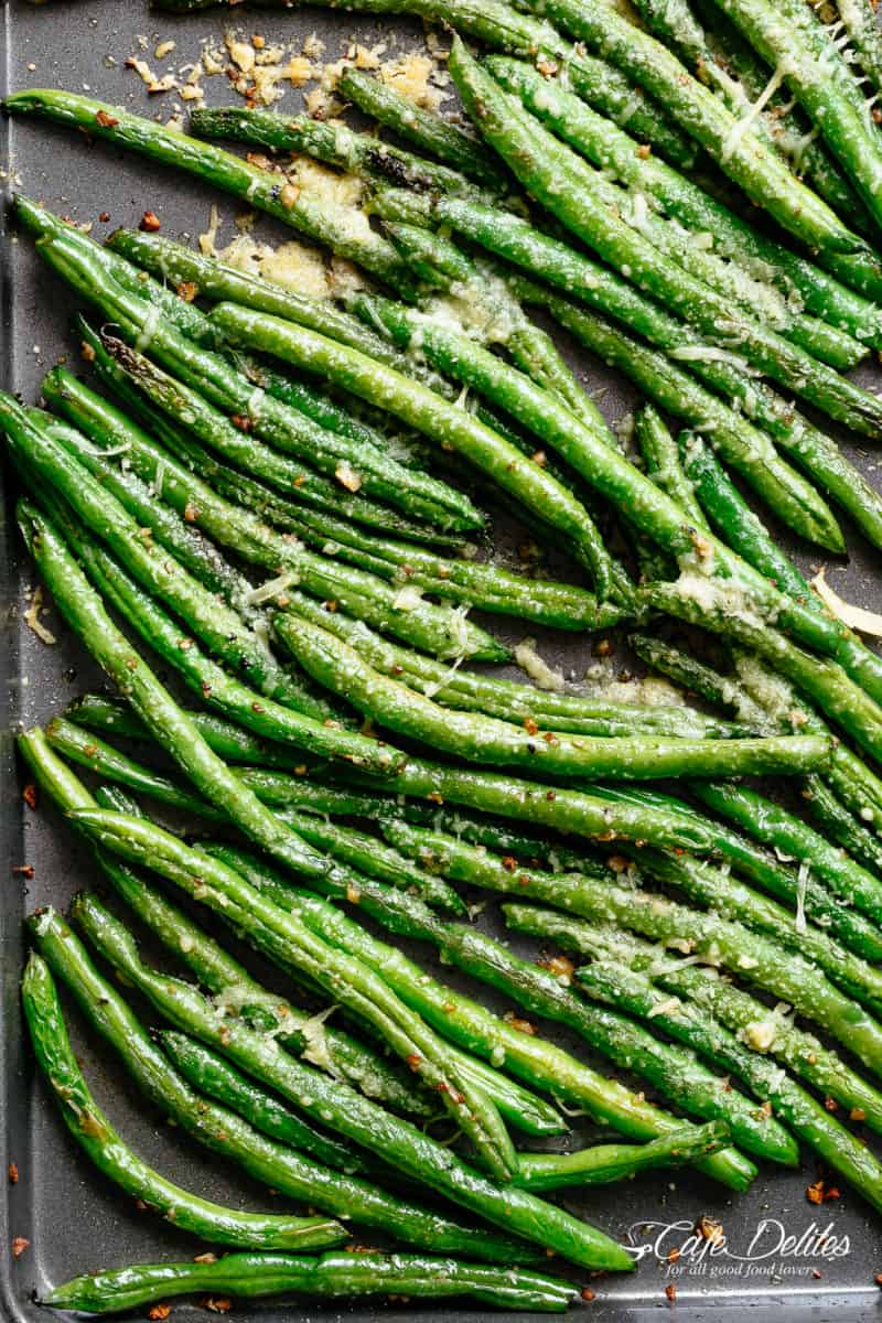 Easy Roasted Green Beans with incredible flavour make the best accompaniment to any main meal! Only 5 ingredients for the perfect side! | cafedelites.com